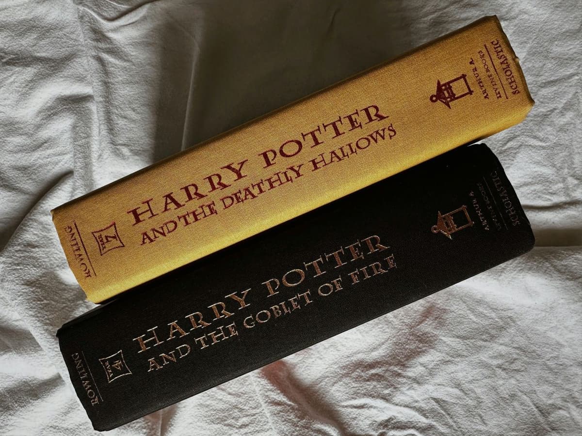 Two Harry Potter books with a higher language complexity than the first ones, explaining the importance of the CEFR level of Harry Potter books.